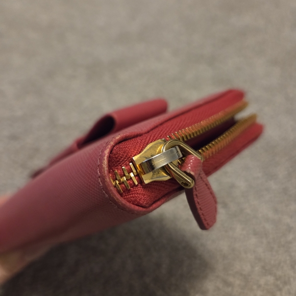 Prada Wallet - Picture 16 of 16